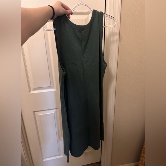 Universal Threads - Picture 2 of 2